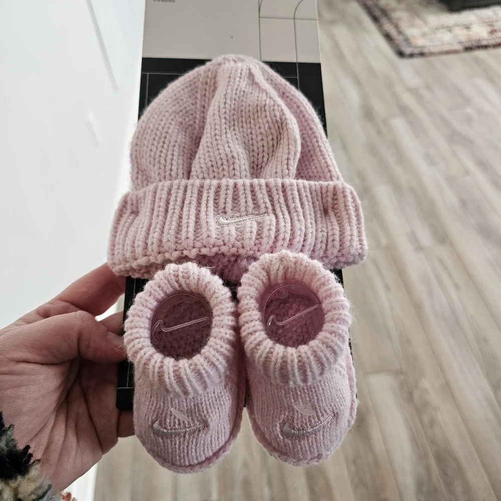 Nike Beanie & Bootie Set